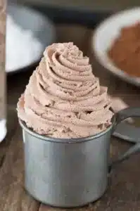 Panna Montata al Cioccolato – una Ricetta da Cinque Minuti